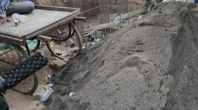 कोंढवा खुर्द,दुगड मध्यमिक     विद्यालय जवळ,भाग्यदयनगरमध्ये बिनधास्त बेकायदेशीर बांधकाम – नागरिकांच्या जीवाशी खेळ!apcs.in