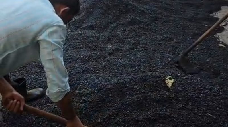 कोंढवा खुर्दमध्ये संशयास्पद रस्ता काम? बाळाजी ट्रेडर्ससमोर डांबरीकरण; PMC अधिकाऱ्यांवर संगनमताचा आरोपपुणे :apcs in