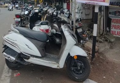 रस्ता पेठ पॉवर हाऊससमोर फुटपाथवर दुचाकींचा कब्जा; नागरिक त्रस्त, समार्थ ट्रॅफिक विभागाचे दुर्लक्ष? ??? apcs.in
