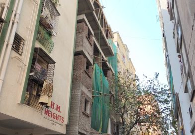 कोंढवा खुर्दमध्ये बिल्डरची मनमानी; महापालिकेच्या कारवाईनंतरही सर्व्हे नंबर ४२  पुन्हा बांधकाम सुरू,apcs.in