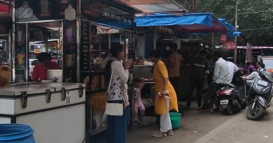 कॅम्पमध्ये गार्डन वडा-पाव स्टॉलमुळे वाहतूक कोंडी; कारवाईचा अभाव?apcs.in